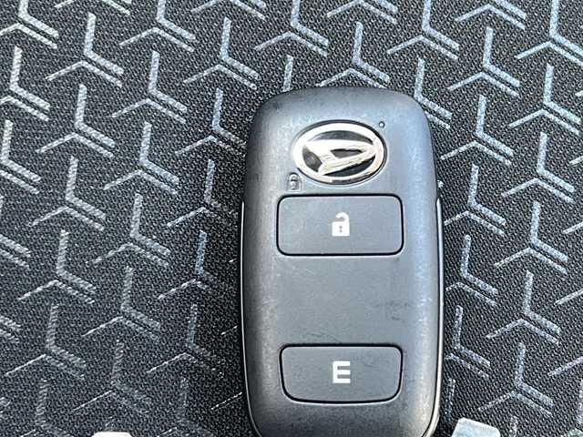 ダイハツ ロッキー X 山形県 2025(令7)年 0.1千km シャイニングホワイトパール ワンオーナー/4WD/衝突被害軽減ブレーキ/横滑り防止装置/寒冷地仕様/後方コーナーセンサー/9inchディスプレイオーディオ/（Bluetooth/AppleCarPlay/AndroidAuto/フルセグ)/全方位カメラ/LEDオートライト/オートマチックハイビーム/DNシートヒーター/純正AW/純正フロアマット/電動格納ウィンカーミラー/スマートキー×2/エンジンスターター/ドアバイザー