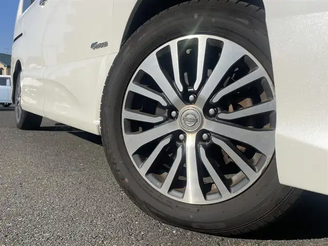 日産 セレナ HWS S HV Vセレ +Sefty 静岡県 2015(平27)年 8.7万km ブリリアントホワイトパール エマージェンシーブレーキ/アラウンドビューモニター/横滑り防止機能/車線逸脱警報/クルーズコントロール/フリップダウンモニター/純正SDナビ/・フルセグ/Bluetooth/SD/CD/DVD/両側パワースライドドア/LEDヘッドライト/フォグライト/スマートキーｘ２/プッシュスタート/2列目サンシェード/2列目パーソナルテーブル/純正16インチAW/ETC/ドアバイザー/純正フロアマット/新車時保証書/取扱説明書