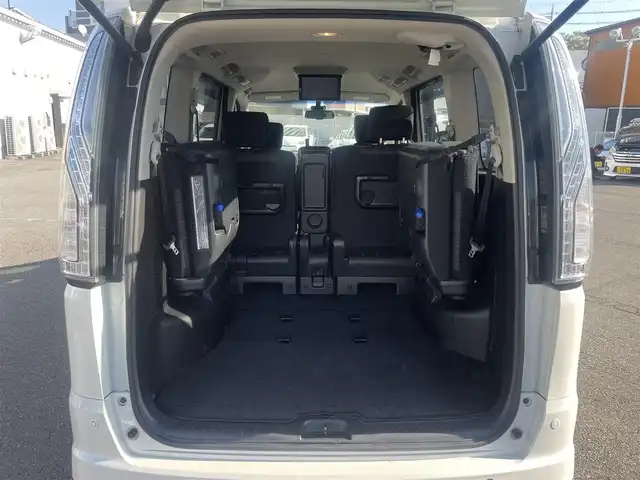 日産 セレナ HWS S HV Vセレ +Sefty 静岡県 2015(平27)年 8.7万km ブリリアントホワイトパール エマージェンシーブレーキ/アラウンドビューモニター/横滑り防止機能/車線逸脱警報/クルーズコントロール/フリップダウンモニター/純正SDナビ/・フルセグ/Bluetooth/SD/CD/DVD/両側パワースライドドア/LEDヘッドライト/フォグライト/スマートキーｘ２/プッシュスタート/2列目サンシェード/2列目パーソナルテーブル/純正16インチAW/ETC/ドアバイザー/純正フロアマット/新車時保証書/取扱説明書