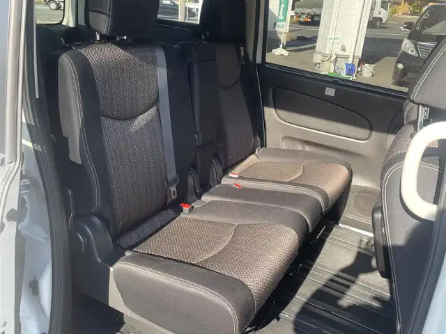 日産 セレナ HWS S HV Vセレ +Sefty 静岡県 2015(平27)年 8.7万km ブリリアントホワイトパール エマージェンシーブレーキ/アラウンドビューモニター/横滑り防止機能/車線逸脱警報/クルーズコントロール/フリップダウンモニター/純正SDナビ/・フルセグ/Bluetooth/SD/CD/DVD/両側パワースライドドア/LEDヘッドライト/フォグライト/スマートキーｘ２/プッシュスタート/2列目サンシェード/2列目パーソナルテーブル/純正16インチAW/ETC/ドアバイザー/純正フロアマット/新車時保証書/取扱説明書