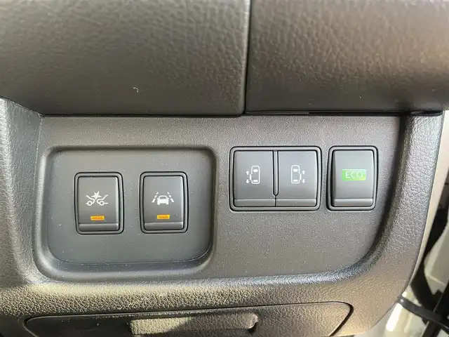 日産 セレナ HWS S HV Vセレ +Sefty 静岡県 2015(平27)年 8.7万km ブリリアントホワイトパール エマージェンシーブレーキ/アラウンドビューモニター/横滑り防止機能/車線逸脱警報/クルーズコントロール/フリップダウンモニター/純正SDナビ/・フルセグ/Bluetooth/SD/CD/DVD/両側パワースライドドア/LEDヘッドライト/フォグライト/スマートキーｘ２/プッシュスタート/2列目サンシェード/2列目パーソナルテーブル/純正16インチAW/ETC/ドアバイザー/純正フロアマット/新車時保証書/取扱説明書