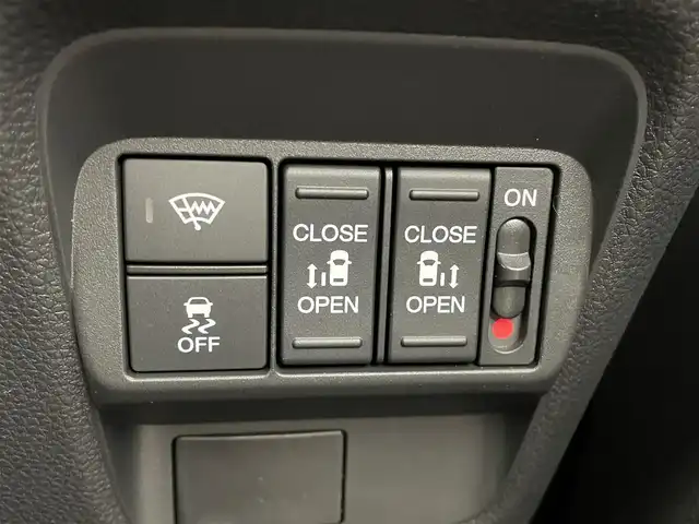 ホンダ フリード ハイブリット e:HEV クロスター 宮城県 2025(令7)年 0.1千km クリスタルブラックパール e:HEV クロスター　4WD　2LE80Z　6人　9インチナビ　LXM-242ZFNI(207680円)/登録済未使用車/純正９型ナビ/バックモニター/両側オートスライドドア/アダプティブクルーズコントロール/衝突軽減ブレーキ/レーンキープアシスト/オートハイビーム/シートヒーター/ハーフレザーシート/LEDヘッドライト/ルーフレール/フロントウィンドウ熱線