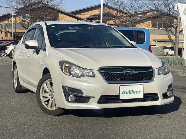 スバル インプレッサ Ｇ４ 2．0i アイサイト 群馬県 2014(平26)年 6.8万km クリスタルホワイトP ４WD/社外メモリナビ、地デジ、CD、DVD、Bluetooth/　（CN-HW890D）/バックカメラ/アイサイト/レーダークルーズコントロール/パドルシフト/ウインカーミラー/HIDヘッドライト/ETC/ドアバイザー/革巻きステア/スマートキー×２/整備手帳、取説