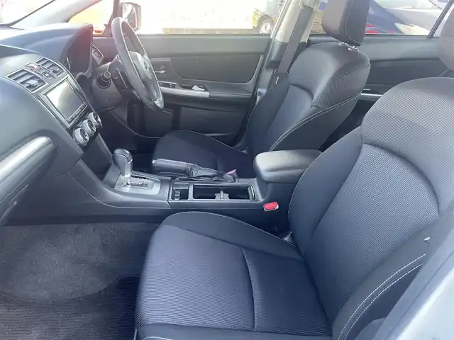 スバル インプレッサ Ｇ４ 2．0i アイサイト 群馬県 2014(平26)年 6.8万km クリスタルホワイトP ４WD/社外メモリナビ、地デジ、CD、DVD、Bluetooth/　（CN-HW890D）/バックカメラ/アイサイト/レーダークルーズコントロール/パドルシフト/ウインカーミラー/HIDヘッドライト/ETC/ドアバイザー/革巻きステア/スマートキー×２/整備手帳、取説