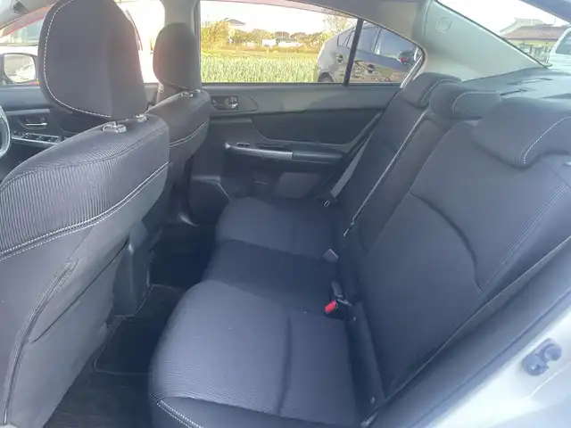 スバル インプレッサ Ｇ４ 2．0i アイサイト 群馬県 2014(平26)年 6.8万km クリスタルホワイトP ４WD/社外メモリナビ、地デジ、CD、DVD、Bluetooth/　（CN-HW890D）/バックカメラ/アイサイト/レーダークルーズコントロール/パドルシフト/ウインカーミラー/HIDヘッドライト/ETC/ドアバイザー/革巻きステア/スマートキー×２/整備手帳、取説