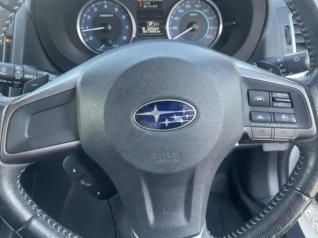 スバル インプレッサ Ｇ４ 2．0i アイサイト 群馬県 2014(平26)年 6.8万km クリスタルホワイトP ４WD/社外メモリナビ、地デジ、CD、DVD、Bluetooth/　（CN-HW890D）/バックカメラ/アイサイト/レーダークルーズコントロール/パドルシフト/ウインカーミラー/HIDヘッドライト/ETC/ドアバイザー/革巻きステア/スマートキー×２/整備手帳、取説