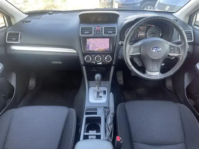 スバル インプレッサ Ｇ４ 2．0i アイサイト 群馬県 2014(平26)年 6.8万km クリスタルホワイトP ４WD/社外メモリナビ、地デジ、CD、DVD、Bluetooth/　（CN-HW890D）/バックカメラ/アイサイト/レーダークルーズコントロール/パドルシフト/ウインカーミラー/HIDヘッドライト/ETC/ドアバイザー/革巻きステア/スマートキー×２/整備手帳、取説