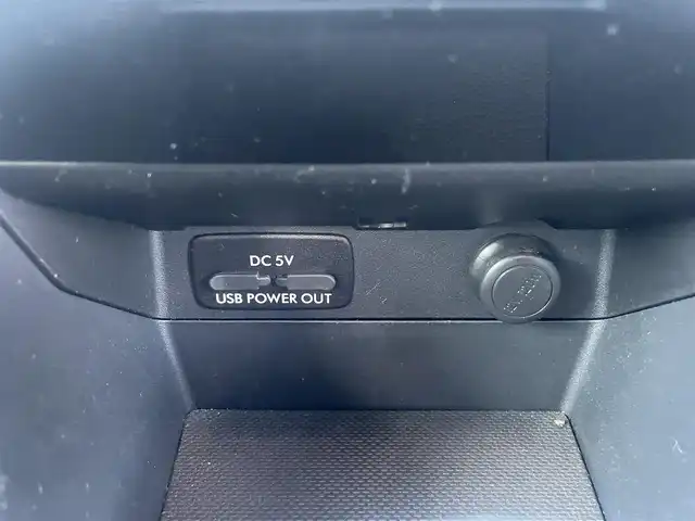 スバル インプレッサ Ｇ４ 2．0i アイサイト 群馬県 2014(平26)年 6.8万km クリスタルホワイトP ４WD/社外メモリナビ、地デジ、CD、DVD、Bluetooth/　（CN-HW890D）/バックカメラ/アイサイト/レーダークルーズコントロール/パドルシフト/ウインカーミラー/HIDヘッドライト/ETC/ドアバイザー/革巻きステア/スマートキー×２/整備手帳、取説