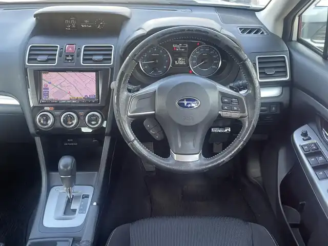 スバル インプレッサ Ｇ４ 2．0i アイサイト 群馬県 2014(平26)年 6.8万km クリスタルホワイトP ４WD/社外メモリナビ、地デジ、CD、DVD、Bluetooth/　（CN-HW890D）/バックカメラ/アイサイト/レーダークルーズコントロール/パドルシフト/ウインカーミラー/HIDヘッドライト/ETC/ドアバイザー/革巻きステア/スマートキー×２/整備手帳、取説