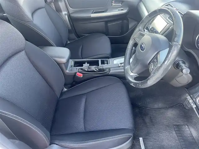 スバル インプレッサ Ｇ４ 2．0i アイサイト 群馬県 2014(平26)年 6.8万km クリスタルホワイトP ４WD/社外メモリナビ、地デジ、CD、DVD、Bluetooth/　（CN-HW890D）/バックカメラ/アイサイト/レーダークルーズコントロール/パドルシフト/ウインカーミラー/HIDヘッドライト/ETC/ドアバイザー/革巻きステア/スマートキー×２/整備手帳、取説