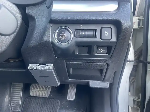 スバル インプレッサ Ｇ４ 2．0i アイサイト 群馬県 2014(平26)年 6.8万km クリスタルホワイトP ４WD/社外メモリナビ、地デジ、CD、DVD、Bluetooth/　（CN-HW890D）/バックカメラ/アイサイト/レーダークルーズコントロール/パドルシフト/ウインカーミラー/HIDヘッドライト/ETC/ドアバイザー/革巻きステア/スマートキー×２/整備手帳、取説