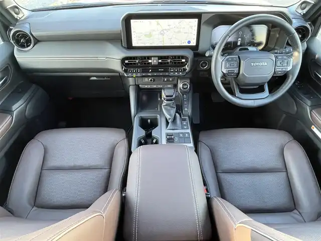 トヨタ ランドクルーザー ２５０ VX ファーストエディション 広島県 2024(令6)年 0.5万km ブラック 丸目ヘッドライト/アドバンストドライブ/ワンオーナー/サンルーフ/純正ナビ（フルセグTV/HDMI/Bluetooth）/JBLプレミアムサウンド/全方位モニター/ETC2.0/デジタルインナーミラー/ルーフレール/置くだけ充電/ブラウンレザーシート/・シートヒーター/・エアシート/・パワーシート/衝突被害軽減ブレーキ/車線逸脱警報/オートマチックハイビーム/ブラインドスポットモニター/レーダークルーズコントロール/コーナーセンサー/ステアリングヒーター/パワーバックドア/スペアキー