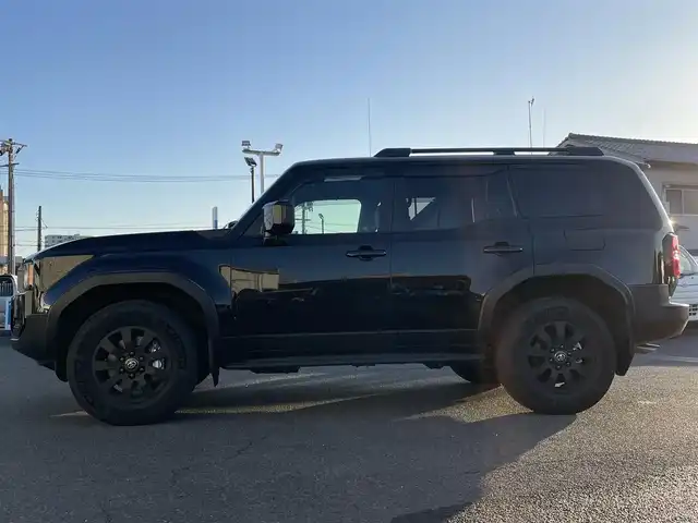 トヨタ ランドクルーザー ２５０ VX ファーストエディション 広島県 2024(令6)年 0.5万km ブラック 丸目ヘッドライト/アドバンストドライブ/ワンオーナー/サンルーフ/純正ナビ（フルセグTV/HDMI/Bluetooth）/JBLプレミアムサウンド/全方位モニター/ETC2.0/デジタルインナーミラー/ルーフレール/置くだけ充電/ブラウンレザーシート/・シートヒーター/・エアシート/・パワーシート/衝突被害軽減ブレーキ/車線逸脱警報/オートマチックハイビーム/ブラインドスポットモニター/レーダークルーズコントロール/コーナーセンサー/ステアリングヒーター/パワーバックドア/スペアキー