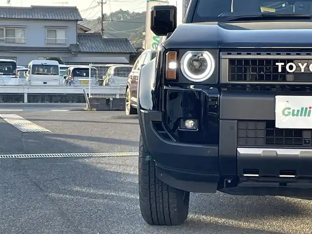トヨタ ランドクルーザー ２５０ VX ファーストエディション 広島県 2024(令6)年 0.5万km ブラック 丸目ヘッドライト/アドバンストドライブ/ワンオーナー/サンルーフ/純正ナビ（フルセグTV/HDMI/Bluetooth）/JBLプレミアムサウンド/全方位モニター/ETC2.0/デジタルインナーミラー/ルーフレール/置くだけ充電/ブラウンレザーシート/・シートヒーター/・エアシート/・パワーシート/衝突被害軽減ブレーキ/車線逸脱警報/オートマチックハイビーム/ブラインドスポットモニター/レーダークルーズコントロール/コーナーセンサー/ステアリングヒーター/パワーバックドア/スペアキー