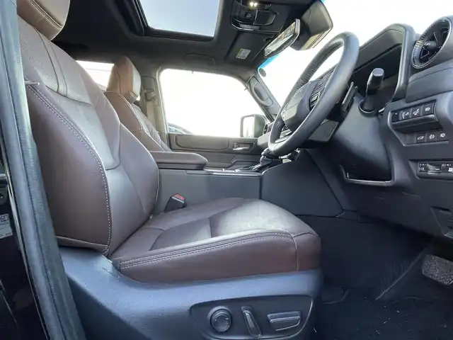 トヨタ ランドクルーザー ２５０ VX ファーストエディション 広島県 2024(令6)年 0.5万km ブラック 丸目ヘッドライト/アドバンストドライブ/ワンオーナー/サンルーフ/純正ナビ（フルセグTV/HDMI/Bluetooth）/JBLプレミアムサウンド/全方位モニター/ETC2.0/デジタルインナーミラー/ルーフレール/置くだけ充電/ブラウンレザーシート/・シートヒーター/・エアシート/・パワーシート/衝突被害軽減ブレーキ/車線逸脱警報/オートマチックハイビーム/ブラインドスポットモニター/レーダークルーズコントロール/コーナーセンサー/ステアリングヒーター/パワーバックドア/スペアキー