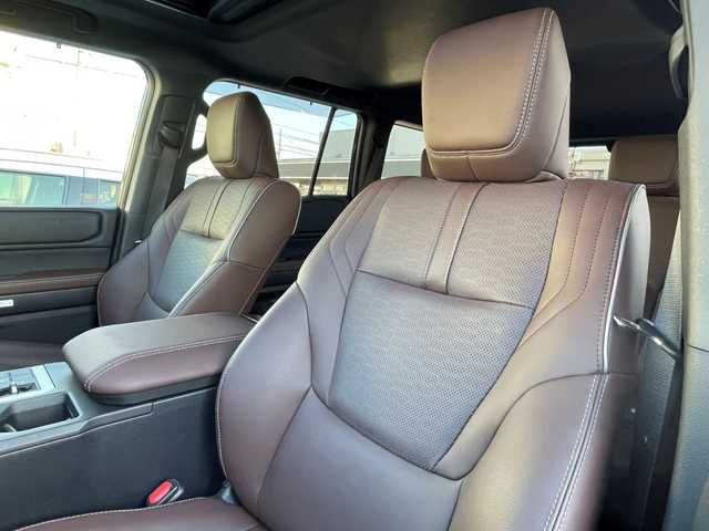 トヨタ ランドクルーザー ２５０ VX ファーストエディション 広島県 2024(令6)年 0.5万km ブラック 丸目ヘッドライト/アドバンストドライブ/ワンオーナー/サンルーフ/純正ナビ（フルセグTV/HDMI/Bluetooth）/JBLプレミアムサウンド/全方位モニター/ETC2.0/デジタルインナーミラー/ルーフレール/置くだけ充電/ブラウンレザーシート/・シートヒーター/・エアシート/・パワーシート/衝突被害軽減ブレーキ/車線逸脱警報/オートマチックハイビーム/ブラインドスポットモニター/レーダークルーズコントロール/コーナーセンサー/ステアリングヒーター/パワーバックドア/スペアキー