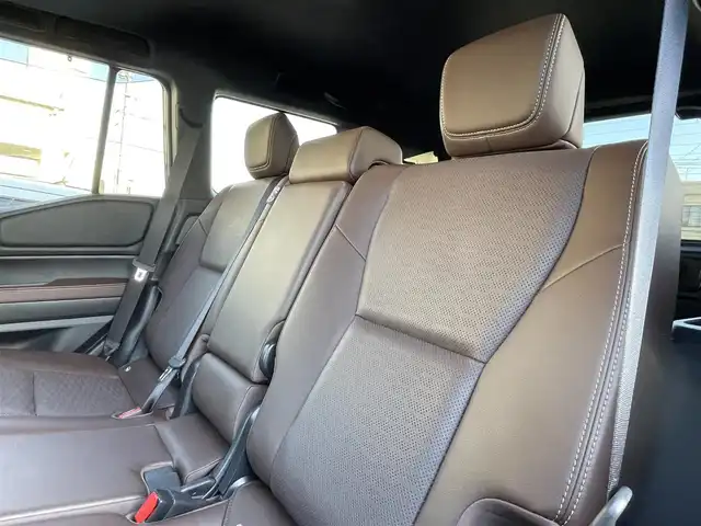 トヨタ ランドクルーザー ２５０ VX ファーストエディション 広島県 2024(令6)年 0.5万km ブラック 丸目ヘッドライト/アドバンストドライブ/ワンオーナー/サンルーフ/純正ナビ（フルセグTV/HDMI/Bluetooth）/JBLプレミアムサウンド/全方位モニター/ETC2.0/デジタルインナーミラー/ルーフレール/置くだけ充電/ブラウンレザーシート/・シートヒーター/・エアシート/・パワーシート/衝突被害軽減ブレーキ/車線逸脱警報/オートマチックハイビーム/ブラインドスポットモニター/レーダークルーズコントロール/コーナーセンサー/ステアリングヒーター/パワーバックドア/スペアキー