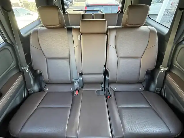 トヨタ ランドクルーザー ２５０ VX ファーストエディション 広島県 2024(令6)年 0.5万km ブラック 丸目ヘッドライト/アドバンストドライブ/ワンオーナー/サンルーフ/純正ナビ（フルセグTV/HDMI/Bluetooth）/JBLプレミアムサウンド/全方位モニター/ETC2.0/デジタルインナーミラー/ルーフレール/置くだけ充電/ブラウンレザーシート/・シートヒーター/・エアシート/・パワーシート/衝突被害軽減ブレーキ/車線逸脱警報/オートマチックハイビーム/ブラインドスポットモニター/レーダークルーズコントロール/コーナーセンサー/ステアリングヒーター/パワーバックドア/スペアキー