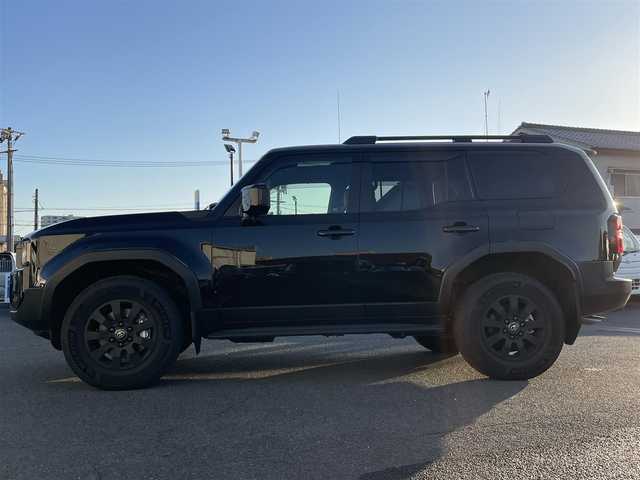 トヨタ ランドクルーザー ２５０ VX ファーストエディション 広島県 2024(令6)年 0.5万km ブラック 丸目ヘッドライト/アドバンストドライブ/ワンオーナー/サンルーフ/純正ナビ（フルセグTV/HDMI/Bluetooth）/JBLプレミアムサウンド/全方位モニター/ETC2.0/デジタルインナーミラー/ルーフレール/置くだけ充電/ブラウンレザーシート/・シートヒーター/・エアシート/・パワーシート/衝突被害軽減ブレーキ/車線逸脱警報/オートマチックハイビーム/ブラインドスポットモニター/レーダークルーズコントロール/コーナーセンサー/ステアリングヒーター/パワーバックドア/スペアキー