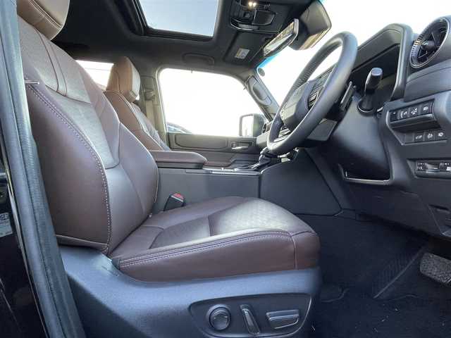 トヨタ ランドクルーザー ２５０ VX ファーストエディション 広島県 2024(令6)年 0.5万km ブラック 丸目ヘッドライト/アドバンストドライブ/ワンオーナー/サンルーフ/純正ナビ（フルセグTV/HDMI/Bluetooth）/JBLプレミアムサウンド/全方位モニター/ETC2.0/デジタルインナーミラー/ルーフレール/置くだけ充電/ブラウンレザーシート/・シートヒーター/・エアシート/・パワーシート/衝突被害軽減ブレーキ/車線逸脱警報/オートマチックハイビーム/ブラインドスポットモニター/レーダークルーズコントロール/コーナーセンサー/ステアリングヒーター/パワーバックドア/スペアキー