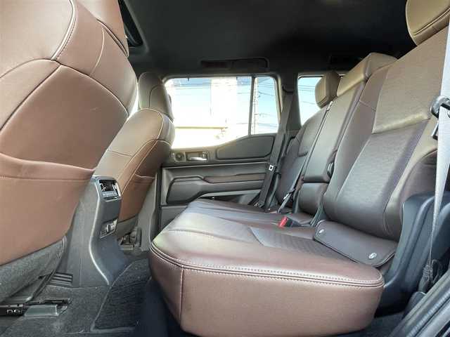 トヨタ ランドクルーザー ２５０ VX ファーストエディション 広島県 2024(令6)年 0.5万km ブラック 丸目ヘッドライト/アドバンストドライブ/ワンオーナー/サンルーフ/純正ナビ（フルセグTV/HDMI/Bluetooth）/JBLプレミアムサウンド/全方位モニター/ETC2.0/デジタルインナーミラー/ルーフレール/置くだけ充電/ブラウンレザーシート/・シートヒーター/・エアシート/・パワーシート/衝突被害軽減ブレーキ/車線逸脱警報/オートマチックハイビーム/ブラインドスポットモニター/レーダークルーズコントロール/コーナーセンサー/ステアリングヒーター/パワーバックドア/スペアキー