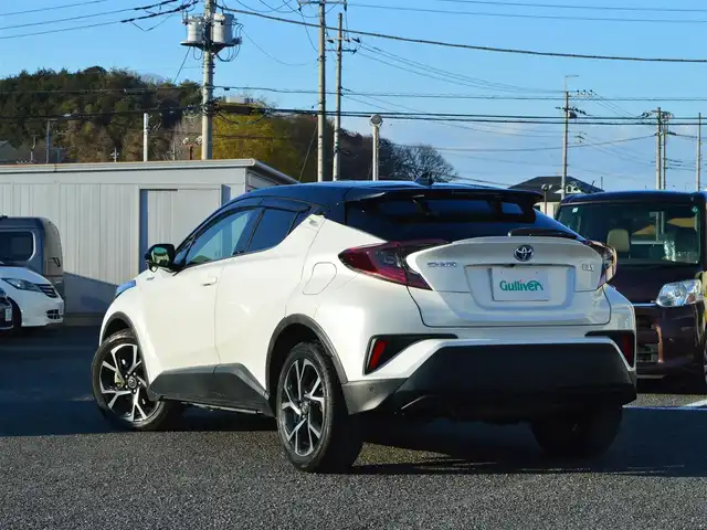 トヨタ Ｃ－ＨＲ G 栃木県 2018(平30)年 8.5万km ブラック/ホワイトパールクリスタルシャイン 2トーン ディーラー点検記録簿/[R1.2.4]/Toyota Safety Sense/[PCS/LDA/AHB]/ブラインドスポットモニター/レーダークルーズコントロール/クリアランスソナー/リアクロストラフィックアラート/運転支援機能/[ECB/ABS/ブレーキアシスト/VSC/S-VSC/TRC/ヒルスタートアシストコントロール/EPS]/純正T-Connect9インチナビゲーションシステム/[フルセグ/AM/FM/CD/DVD/BT]/オートライト/LEDヘッドライト/LEDフォグライト/シートヒーター[前席]/ビルトインETC2.0/電動パーキング/電動格納ミラー/ウィンカーミラー/スマートスペアキー×1/取扱説明書/保証書