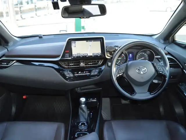 トヨタ Ｃ－ＨＲ G 栃木県 2018(平30)年 8.5万km ブラック/ホワイトパールクリスタルシャイン 2トーン ディーラー点検記録簿/[R1.2.4]/Toyota Safety Sense/[PCS/LDA/AHB]/ブラインドスポットモニター/レーダークルーズコントロール/クリアランスソナー/リアクロストラフィックアラート/運転支援機能/[ECB/ABS/ブレーキアシスト/VSC/S-VSC/TRC/ヒルスタートアシストコントロール/EPS]/純正T-Connect9インチナビゲーションシステム/[フルセグ/AM/FM/CD/DVD/BT]/オートライト/LEDヘッドライト/LEDフォグライト/シートヒーター[前席]/ビルトインETC2.0/電動パーキング/電動格納ミラー/ウィンカーミラー/スマートスペアキー×1/取扱説明書/保証書