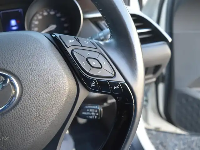 トヨタ Ｃ－ＨＲ G 栃木県 2018(平30)年 8.5万km ブラック/ホワイトパールクリスタルシャイン 2トーン ディーラー点検記録簿/[R1.2.4]/Toyota Safety Sense/[PCS/LDA/AHB]/ブラインドスポットモニター/レーダークルーズコントロール/クリアランスソナー/リアクロストラフィックアラート/運転支援機能/[ECB/ABS/ブレーキアシスト/VSC/S-VSC/TRC/ヒルスタートアシストコントロール/EPS]/純正T-Connect9インチナビゲーションシステム/[フルセグ/AM/FM/CD/DVD/BT]/オートライト/LEDヘッドライト/LEDフォグライト/シートヒーター[前席]/ビルトインETC2.0/電動パーキング/電動格納ミラー/ウィンカーミラー/スマートスペアキー×1/取扱説明書/保証書