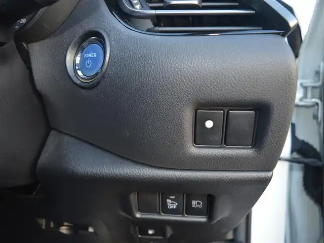 トヨタ Ｃ－ＨＲ G 栃木県 2018(平30)年 8.5万km ブラック/ホワイトパールクリスタルシャイン 2トーン ディーラー点検記録簿/[R1.2.4]/Toyota Safety Sense/[PCS/LDA/AHB]/ブラインドスポットモニター/レーダークルーズコントロール/クリアランスソナー/リアクロストラフィックアラート/運転支援機能/[ECB/ABS/ブレーキアシスト/VSC/S-VSC/TRC/ヒルスタートアシストコントロール/EPS]/純正T-Connect9インチナビゲーションシステム/[フルセグ/AM/FM/CD/DVD/BT]/オートライト/LEDヘッドライト/LEDフォグライト/シートヒーター[前席]/ビルトインETC2.0/電動パーキング/電動格納ミラー/ウィンカーミラー/スマートスペアキー×1/取扱説明書/保証書