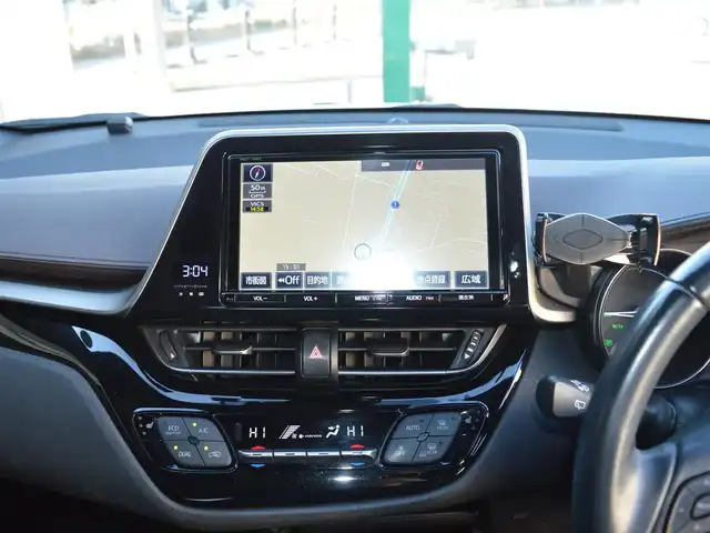 トヨタ Ｃ－ＨＲ G 栃木県 2018(平30)年 8.5万km ブラック/ホワイトパールクリスタルシャイン 2トーン ディーラー点検記録簿/[R1.2.4]/Toyota Safety Sense/[PCS/LDA/AHB]/ブラインドスポットモニター/レーダークルーズコントロール/クリアランスソナー/リアクロストラフィックアラート/運転支援機能/[ECB/ABS/ブレーキアシスト/VSC/S-VSC/TRC/ヒルスタートアシストコントロール/EPS]/純正T-Connect9インチナビゲーションシステム/[フルセグ/AM/FM/CD/DVD/BT]/オートライト/LEDヘッドライト/LEDフォグライト/シートヒーター[前席]/ビルトインETC2.0/電動パーキング/電動格納ミラー/ウィンカーミラー/スマートスペアキー×1/取扱説明書/保証書