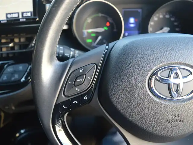 トヨタ Ｃ－ＨＲ G 栃木県 2018(平30)年 8.5万km ブラック/ホワイトパールクリスタルシャイン 2トーン ディーラー点検記録簿/[R1.2.4]/Toyota Safety Sense/[PCS/LDA/AHB]/ブラインドスポットモニター/レーダークルーズコントロール/クリアランスソナー/リアクロストラフィックアラート/運転支援機能/[ECB/ABS/ブレーキアシスト/VSC/S-VSC/TRC/ヒルスタートアシストコントロール/EPS]/純正T-Connect9インチナビゲーションシステム/[フルセグ/AM/FM/CD/DVD/BT]/オートライト/LEDヘッドライト/LEDフォグライト/シートヒーター[前席]/ビルトインETC2.0/電動パーキング/電動格納ミラー/ウィンカーミラー/スマートスペアキー×1/取扱説明書/保証書