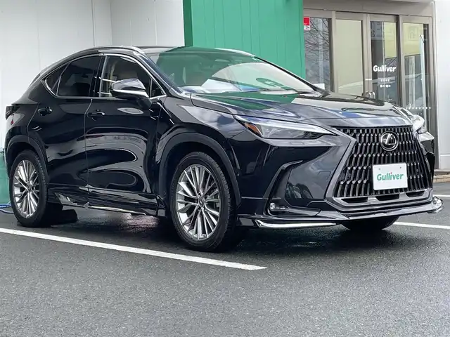 レクサス ＮＸ 350h バージョンL 京都府 2023(令5)年 2.1万km グラファイトブラックガラスフレーク 〇純正14インチディスプレイオーディオ/〇フルセグTV/〇バックカメラ/〇パノラマモニター/〇ビルトインETC2.0/〇ムーンルーフ/〇セーフティシステムプラス/〇レーダークルーズコントロール/〇プリクラッシュセーフティ/〇三眼LEDヘッドランプ/〇オートライト/〇LEDフォグランプ/〇純正20インチアルミ/〇革巻きステアリング/〇ステアリングヒーター/〇パドルシフト/〇左右独立オートエアコン/〇革シート/〇シートヒーター/〇シートベンチレーション/〇パワーシート/〇スマートエントリー/〇禁煙車