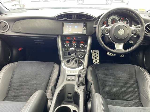 トヨタ ８６ GT リミテッド 沖縄県 2017(平29)年 2.3万km クリスタルホワイトパール ワンオーナー　/純正ナビ(NSZT-W66T)/(フルセグＴＶ　ＤＶＤ再生　ＢＴ接続)/バックカメラ　/パドルシフト　/ＥＴＣ　/クルーズコントロール　/ハーフレザーシート　/シートヒーター　/ＬＥＤオートライト　/純正１４インチアルミ