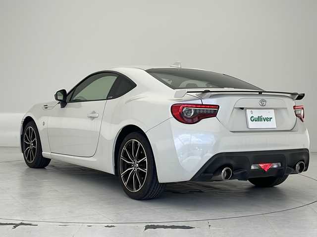 トヨタ ８６ GT リミテッド 沖縄県 2017(平29)年 2.3万km クリスタルホワイトパール ワンオーナー　/純正ナビ(NSZT-W66T)/(フルセグＴＶ　ＤＶＤ再生　ＢＴ接続)/バックカメラ　/パドルシフト　/ＥＴＣ　/クルーズコントロール　/ハーフレザーシート　/シートヒーター　/ＬＥＤオートライト　/純正１４インチアルミ