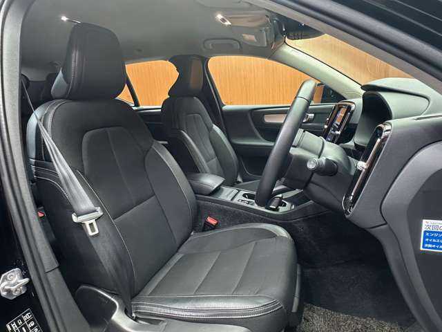 ボルボ ＸＣ４０ T4 AWD モメンタム 千葉県 2019(平31)年 5.2万km 黒 ＡＣＣ　/半革　/ナビ　/ＴＶ　/ＣａｒＰｌａｙ　/Ｂｌｕｅｔｏｏｔｈ接続　/３６０°パーキングアシスト　/電動リアゲート　/運転席パワーシート　/ＬＥＤヘッドライト　/衝突軽減Ｂ　/ＢＳＭ　/ＬＫＡ　/禁煙車　/ＥＴＣ
