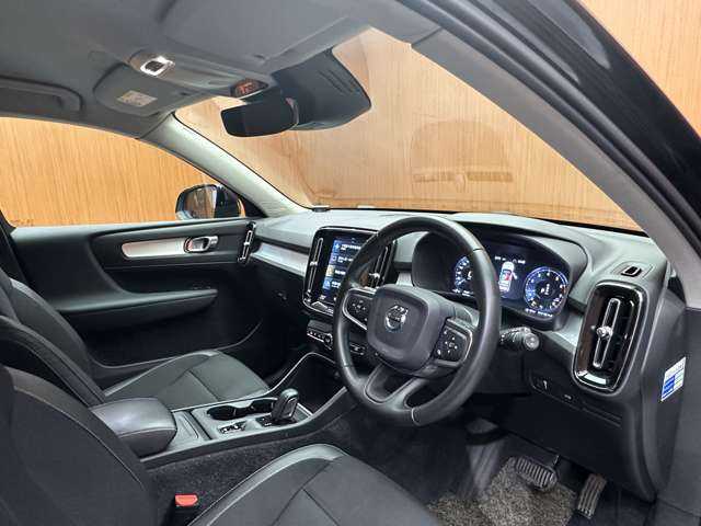 ボルボ ＸＣ４０ T4 AWD モメンタム 千葉県 2019(平31)年 5.2万km 黒 ＡＣＣ　/半革　/ナビ　/ＴＶ　/ＣａｒＰｌａｙ　/Ｂｌｕｅｔｏｏｔｈ接続　/３６０°パーキングアシスト　/電動リアゲート　/運転席パワーシート　/ＬＥＤヘッドライト　/衝突軽減Ｂ　/ＢＳＭ　/ＬＫＡ　/禁煙車　/ＥＴＣ