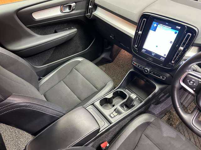 ボルボ ＸＣ４０ T4 AWD モメンタム 千葉県 2019(平31)年 5.2万km 黒 ＡＣＣ　/半革　/ナビ　/ＴＶ　/ＣａｒＰｌａｙ　/Ｂｌｕｅｔｏｏｔｈ接続　/３６０°パーキングアシスト　/電動リアゲート　/運転席パワーシート　/ＬＥＤヘッドライト　/衝突軽減Ｂ　/ＢＳＭ　/ＬＫＡ　/禁煙車　/ＥＴＣ