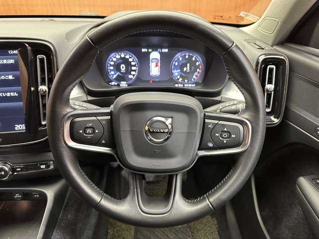 ボルボ ＸＣ４０ T4 AWD モメンタム 千葉県 2019(平31)年 5.2万km 黒 ＡＣＣ　/半革　/ナビ　/ＴＶ　/ＣａｒＰｌａｙ　/Ｂｌｕｅｔｏｏｔｈ接続　/３６０°パーキングアシスト　/電動リアゲート　/運転席パワーシート　/ＬＥＤヘッドライト　/衝突軽減Ｂ　/ＢＳＭ　/ＬＫＡ　/禁煙車　/ＥＴＣ