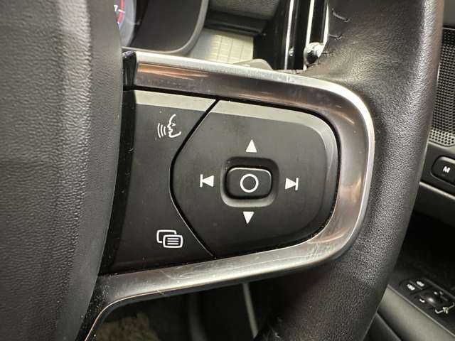 ボルボ ＸＣ４０ T4 AWD モメンタム 千葉県 2019(平31)年 5.2万km 黒 ＡＣＣ　/半革　/ナビ　/ＴＶ　/ＣａｒＰｌａｙ　/Ｂｌｕｅｔｏｏｔｈ接続　/３６０°パーキングアシスト　/電動リアゲート　/運転席パワーシート　/ＬＥＤヘッドライト　/衝突軽減Ｂ　/ＢＳＭ　/ＬＫＡ　/禁煙車　/ＥＴＣ