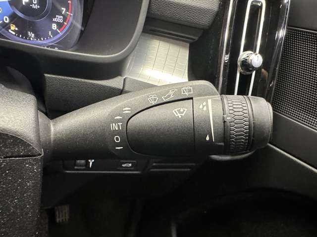 ボルボ ＸＣ４０ T4 AWD モメンタム 千葉県 2019(平31)年 5.2万km 黒 ＡＣＣ　/半革　/ナビ　/ＴＶ　/ＣａｒＰｌａｙ　/Ｂｌｕｅｔｏｏｔｈ接続　/３６０°パーキングアシスト　/電動リアゲート　/運転席パワーシート　/ＬＥＤヘッドライト　/衝突軽減Ｂ　/ＢＳＭ　/ＬＫＡ　/禁煙車　/ＥＴＣ