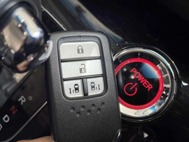 ホンダ オデッセイ ハイブリッド アブソルート・EXホンダセンジング 愛知県 2020(令2)年 6.2万km プレミアムスパークルブラックパール 衝突軽減システム/純正９型SDナビ/全方位カメラ/両側パワースライドドア/レーダークルーズコントロール/シートヒーター/Bluetooth/CD/DVD/バックカメラ/パワーシート/コーナーセンサー/純正アルミホイール/ＥＴＣ２．０/LEDヘッドライト/ドライブレコーダー/ステアリングスイッチ/スマートキー/プッシュスタート
