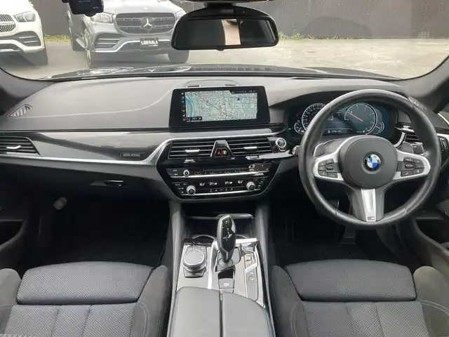 ＢＭＷ ５２３ｄ ED ミッション:インポッシブル 熊本県 2018(平30)年 2.7万km サファイアブラックP ・スマートキー/・プッシュスタート/・インテリジェントセーフティ/・注意喚起アシスタント/・PDC自動起動/・アクティブPDC緊急ブレーキ/・パーキングアシスト/・ハイビームアシスト/・クルーズコントロール(追従式)/・パワーシート/・純正HDDナビ/　【DVD・Bluetooth・USB・MSV・AppleCarPlay】/・harman/kardonサウンドシステム/・フルセグTV/・全方位カメラ/・ドライブレコーダー(前方録画)/・パワートランク/・LEDヘッドランプ/・LEDフォグランプ/・純正マット/・保証書/取説