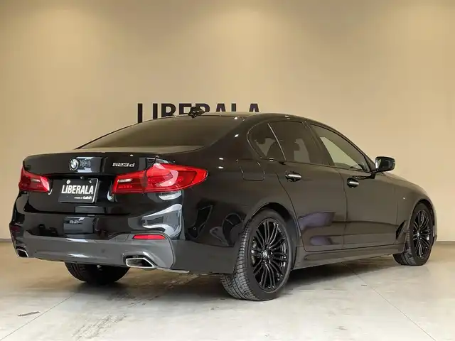 ＢＭＷ ５２３ｄ ED ミッション:インポッシブル 熊本県 2018(平30)年 2.7万km サファイアブラックP ・スマートキー/・プッシュスタート/・インテリジェントセーフティ/・注意喚起アシスタント/・PDC自動起動/・アクティブPDC緊急ブレーキ/・パーキングアシスト/・ハイビームアシスト/・クルーズコントロール(追従式)/・パワーシート/・純正HDDナビ/　【DVD・Bluetooth・USB・MSV・AppleCarPlay】/・harman/kardonサウンドシステム/・フルセグTV/・全方位カメラ/・ドライブレコーダー(前方録画)/・パワートランク/・LEDヘッドランプ/・LEDフォグランプ/・純正マット/・保証書/取説