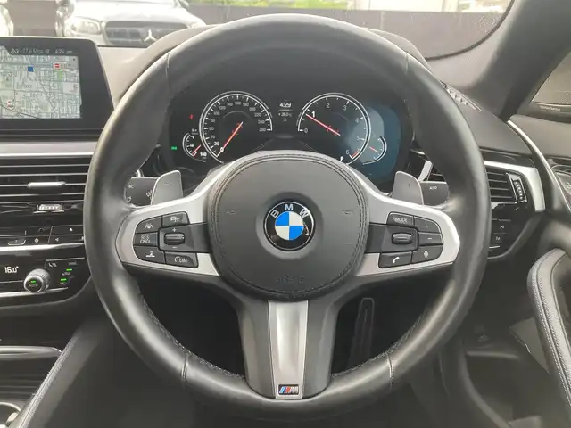 ＢＭＷ ５２３ｄ ED ミッション:インポッシブル 熊本県 2018(平30)年 2.7万km サファイアブラックP ・スマートキー/・プッシュスタート/・インテリジェントセーフティ/・注意喚起アシスタント/・PDC自動起動/・アクティブPDC緊急ブレーキ/・パーキングアシスト/・ハイビームアシスト/・クルーズコントロール(追従式)/・パワーシート/・純正HDDナビ/　【DVD・Bluetooth・USB・MSV・AppleCarPlay】/・harman/kardonサウンドシステム/・フルセグTV/・全方位カメラ/・ドライブレコーダー(前方録画)/・パワートランク/・LEDヘッドランプ/・LEDフォグランプ/・純正マット/・保証書/取説
