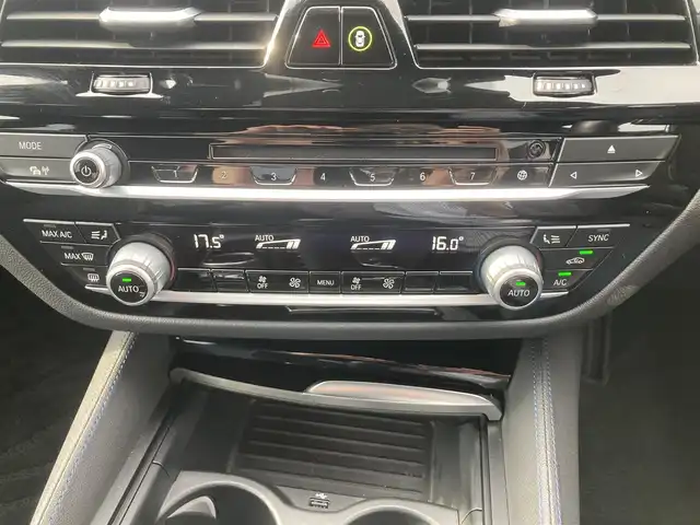 ＢＭＷ ５２３ｄ ED ミッション:インポッシブル 熊本県 2018(平30)年 2.7万km サファイアブラックP ・スマートキー/・プッシュスタート/・インテリジェントセーフティ/・注意喚起アシスタント/・PDC自動起動/・アクティブPDC緊急ブレーキ/・パーキングアシスト/・ハイビームアシスト/・クルーズコントロール(追従式)/・パワーシート/・純正HDDナビ/　【DVD・Bluetooth・USB・MSV・AppleCarPlay】/・harman/kardonサウンドシステム/・フルセグTV/・全方位カメラ/・ドライブレコーダー(前方録画)/・パワートランク/・LEDヘッドランプ/・LEDフォグランプ/・純正マット/・保証書/取説