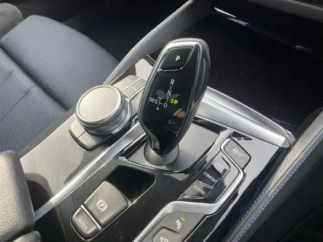 ＢＭＷ ５２３ｄ ED ミッション:インポッシブル 熊本県 2018(平30)年 2.7万km サファイアブラックP ・スマートキー/・プッシュスタート/・インテリジェントセーフティ/・注意喚起アシスタント/・PDC自動起動/・アクティブPDC緊急ブレーキ/・パーキングアシスト/・ハイビームアシスト/・クルーズコントロール(追従式)/・パワーシート/・純正HDDナビ/　【DVD・Bluetooth・USB・MSV・AppleCarPlay】/・harman/kardonサウンドシステム/・フルセグTV/・全方位カメラ/・ドライブレコーダー(前方録画)/・パワートランク/・LEDヘッドランプ/・LEDフォグランプ/・純正マット/・保証書/取説