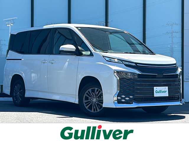トヨタ ヴォクシー S－Z 山形県 2022(令4)年 2.6万km ホワイトパールクリスタルシャイン 登録時走行距離　25798km/4WD/寒冷地仕様/純正ディスプレイオーディオ/Bluetooth/バックカメラ/プリクラッシュセーフティ/レーンディパーチャーアラート/プロアクティブドライビングアシスト/パーキングサポートブレーキ/ロードサインアシスト/レーダークルーズコントロール/クリアランスソナー/両側パワースライドドア/ハーフレザー/前席シートヒーター/オートハイビーム/オートライト/LEDヘッドライト/ライトレベライザー/サンシェード/フロントデアイサー/フロアマット