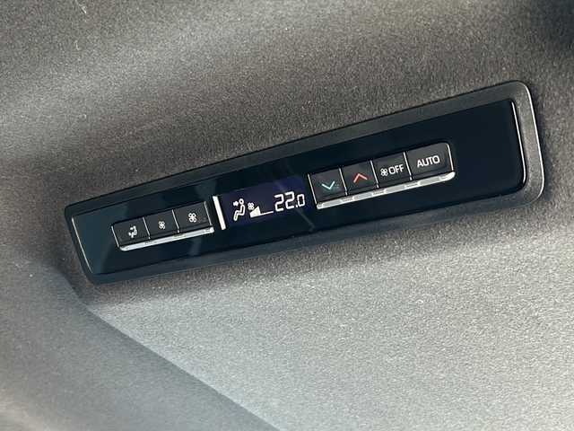 トヨタ ヴォクシー S－Z 山形県 2022(令4)年 2.6万km ホワイトパールクリスタルシャイン 登録時走行距離　25798km/4WD/寒冷地仕様/純正ディスプレイオーディオ/Bluetooth/バックカメラ/プリクラッシュセーフティ/レーンディパーチャーアラート/プロアクティブドライビングアシスト/パーキングサポートブレーキ/ロードサインアシスト/レーダークルーズコントロール/クリアランスソナー/両側パワースライドドア/ハーフレザー/前席シートヒーター/オートハイビーム/オートライト/LEDヘッドライト/ライトレベライザー/サンシェード/フロントデアイサー/フロアマット