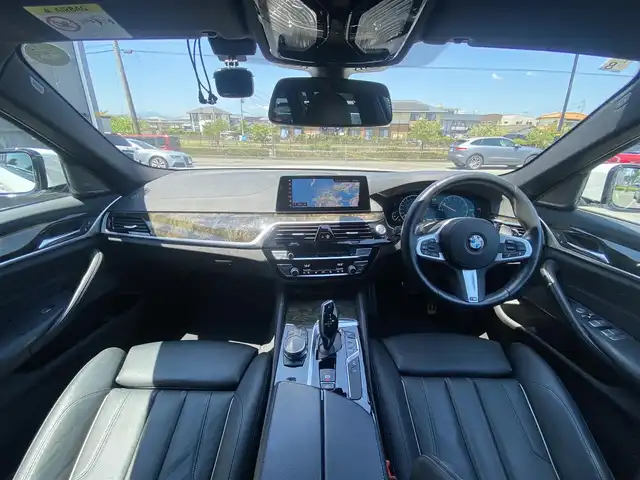 ＢＭＷ ５３０ｉ ツーリング Mスポーツ 福岡県 2020(令2)年 1.8万km アルピンホワイトⅢ ・1オーナー/・サンルーフ/・アクティブクルーズコントロール/・純正メモリーナビ/USB/Bluetooth/CD/DVD/・全方位カメラ/・黒革シート/シートヒーター/・社外前後ドライブレコーダー/・フルセグ/・ETC/・純正19AW/・プッシュスタート/・パーキングアシスト/・アイドリングストップ/・スマートキー/・電動リアゲート/・パワーシート/・レーンキープアシスト/・オートライト/・LEDライト/・パドルシフト