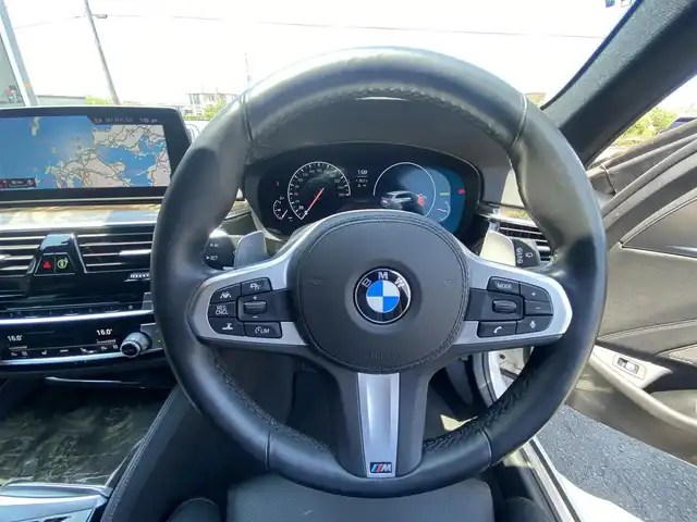 ＢＭＷ ５３０ｉ ツーリング Mスポーツ 福岡県 2020(令2)年 1.8万km アルピンホワイトⅢ ・1オーナー/・サンルーフ/・アクティブクルーズコントロール/・純正メモリーナビ/USB/Bluetooth/CD/DVD/・全方位カメラ/・黒革シート/シートヒーター/・社外前後ドライブレコーダー/・フルセグ/・ETC/・純正19AW/・プッシュスタート/・パーキングアシスト/・アイドリングストップ/・スマートキー/・電動リアゲート/・パワーシート/・レーンキープアシスト/・オートライト/・LEDライト/・パドルシフト
